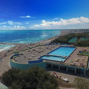 Kemp Happy Camp Mobile Homes In Camping Village Rosapineta, Rosolina Mare